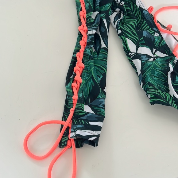 One Piece OMG Swimwear - Picture 3 of 4